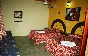 رينكون دي غوايابيتوس Hotel Villa Flores المظهر الخارجي الصورة